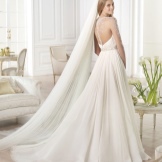 Esküvői ruha, nyitott háttal a Pronovias-tól