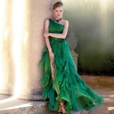 Robe de soirée de Carla Ruiz sur une épaule