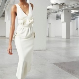Robe de soirée blanche avec draperie