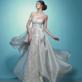 Robe de soirée blanche asymétrique