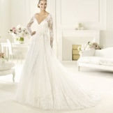 Esküvői ruha a 2013-as gyűjteményből, Elie Saab mély nyakkivágással