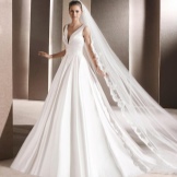 Robe de mariée de La Sposa à décolleté profond