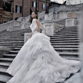 Robe de mariée de alessandro angelozzi avec train