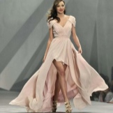 Robe asymétrique avec un train