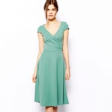 Robe avec jupe évasée pour les femmes avec la figure Sablier