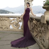 Robe avec un train avec une emmanchure américaine