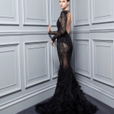 Robe à dos ouvert avec un train