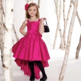 Robe de Nouvel An pour la fille haut-bas