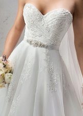 Robe de mariée en tulle brodée
