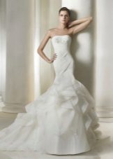 Robe de mariée sirène à volants dans le train