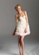 Robe de mariée courte et luxueuse