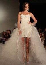 Cas de robe de mariée avec une jupe amovible