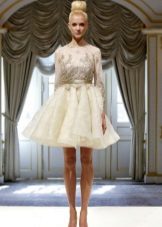 Robe de mariée courte avec application de dentelle