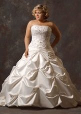 Robe de mariée pour les mariées avec un corset