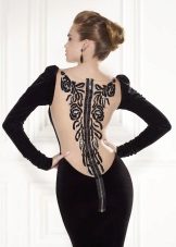 Robe de soirée avec l'illusion d'un dos ouvert
