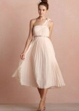 Robe de soirée à la grecque sur une épaule
