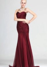 Robe bordeaux avec draperie