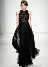 Robe de soirée noire avec une jupe à plusieurs couches