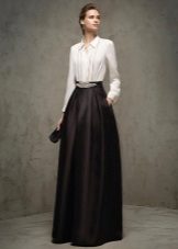 Robe de soirée noire et blanche de Pronovias
