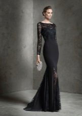 Robe de soirée noire avec empiècements en dentelle