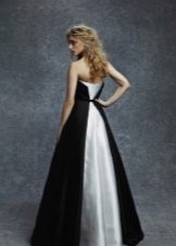 Robe de soirée noire à traine blanche