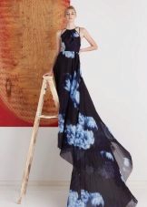 Robe de soirée avec un train à fleurs bleues