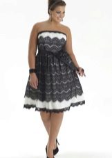 Robe de soirée blanche et noire pour la dentelle