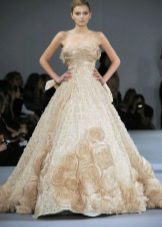 Robe de mariée une ligne avec des fleurs