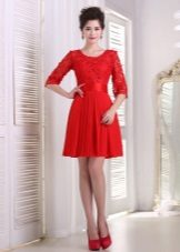 Robe de soirée rouge avec haut en dentelle