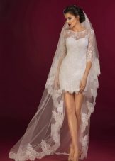 Robe de mariée fermée mini dentelle