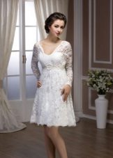Robe de mariée courte en dentelle à manches longues