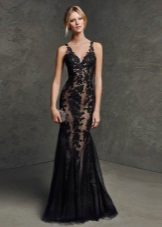 Robe de soirée en dentelle noire claire