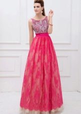 Robe de soirée en dentelle cramoisie