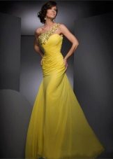 Robe de soirée jaune clair avec décoration