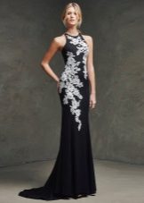 Vestido de noite com apliques de renda