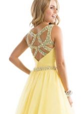 Dos ouvert en robe de soirée jaune