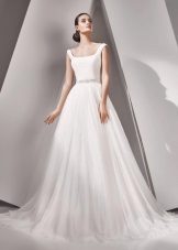 Csodálatos esküvői ruha a Cupid Bridal vállpántjain
