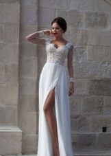 Robe de mariée de la collection Crystal Design 2015 avec une coupe dans le sol