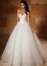 Une magnifique robe de mariée de la collection Crystal Desing 2014