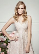 Robe d'été courte en dentelle