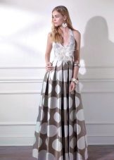 robe de soirée d'été avec les épaules ouvertes