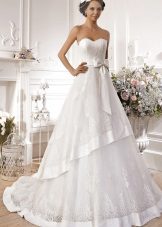 Robe de mariée à plusieurs niveaux de la collection Idylly de Naviblue Bridal