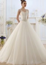 Robe de mariée avec un corset de la collection ROMANCE de Naviblue Bridal