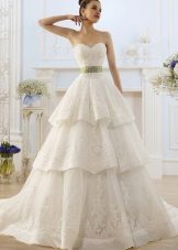 Robe de mariée de la collection ROMANCE de Naviblue Bridal