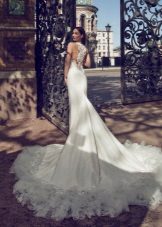 Robe de mariée en dentelle dans le train