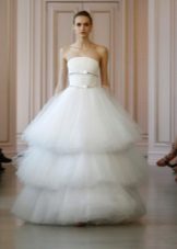Oscar de la Renta esküvői ruhája 2016-os lépcsőzetes szoknyával