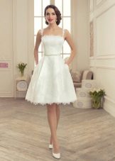 Robe de mariée courte avec une jupe moelleuse de la collection Fatiguée du luxe de Tatiana Kaplun