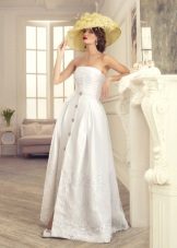 Robe de mariée avec des boutons de Tatiana Kaplun