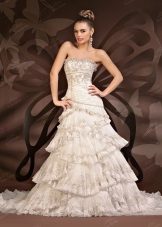 A Be Be Bride esküvői ruha többrétegű