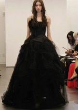 robe de mariée par Vera Wong dans le style d'une princesse